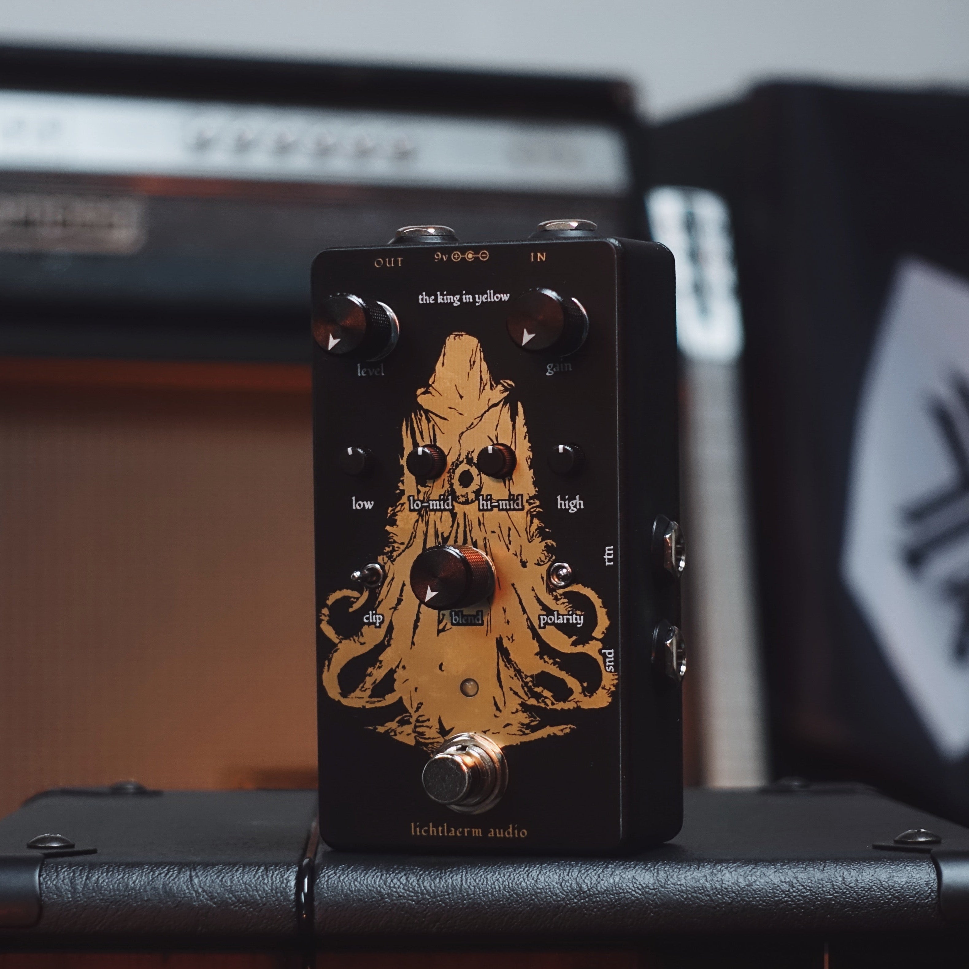 Black and gold Lichtlaerm The King in Yellow Parallel Blending Overdrive pedal for guitars at Cult FX headquarters